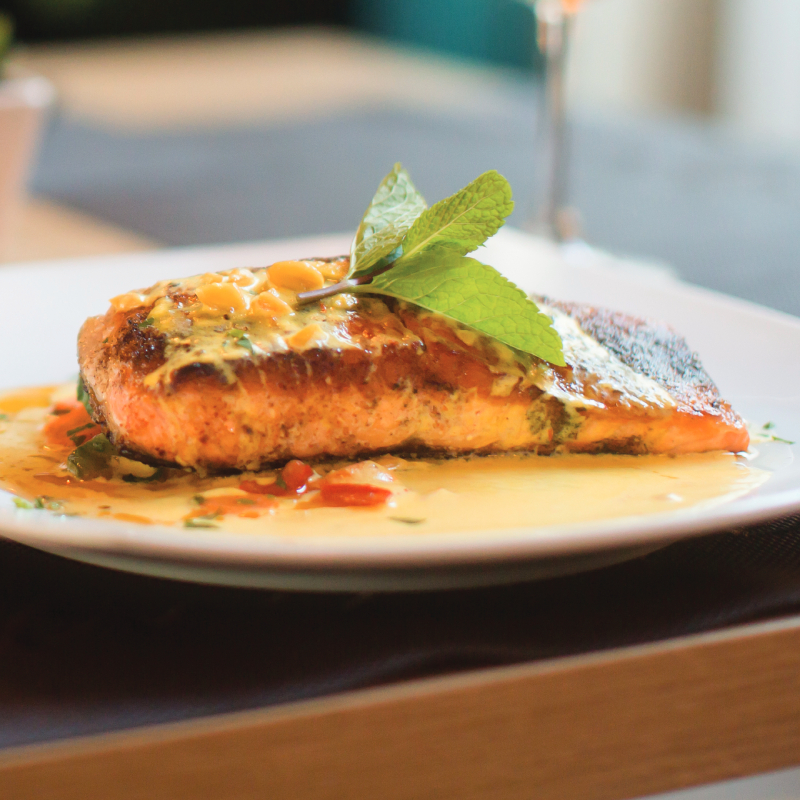 Grilovaná ryba na tanieri