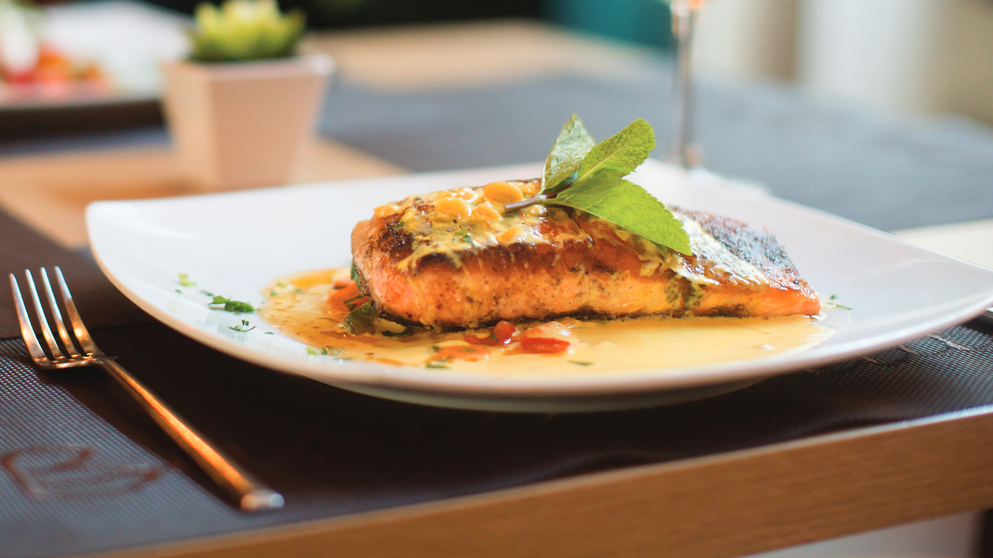 Grilovaná ryba na tanieri